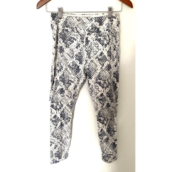 Title Pink Victoria's Secret Snake Print Cream Gray Ankle Leggings Stretchy Sz M - Picture 2 of 7